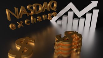 Gold hits US$2000 per ounce, NASDAQ sets new high, futures up 31 points